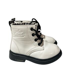 Ovekos White Lace-Up Ankle Boots with Black Soles size 8.5